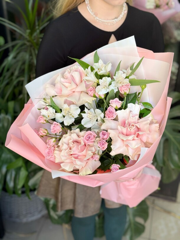 Букет в розовом цвете из роз за 4870₽ с доставкой в Москве от Grandbuket на Flawery