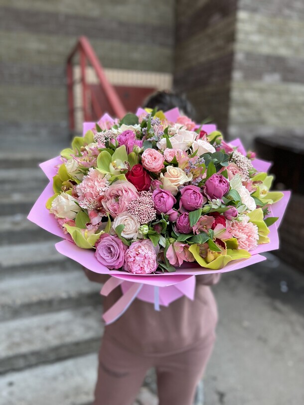 Букет фантастика за 20130₽ с доставкой в Москве от NikaFlower ЦВЕТЫ & шары на Flawery