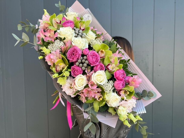 Букет подарок амура за 14030₽ с доставкой в Москве от NikaFlower ЦВЕТЫ & шары на Flawery