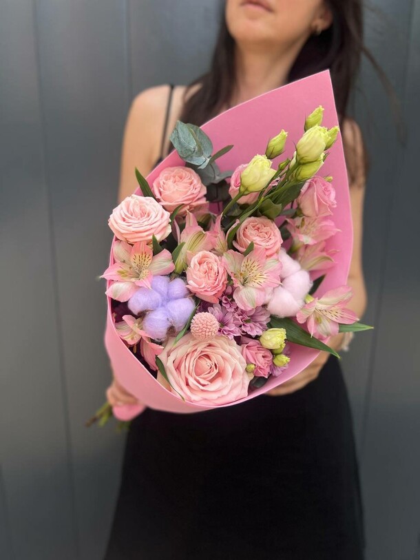 Букет розовый бум за 3300₽ с доставкой в Москве от NikaFlower ЦВЕТЫ & шары на Flawery