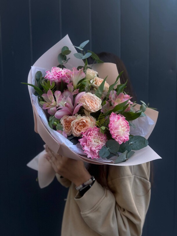 Букет клубничный сорбет за 4700₽ с доставкой в Москве от NikaFlower ЦВЕТЫ & шары на Flawery