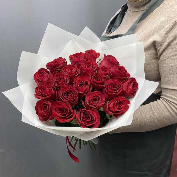 Букет 21 красная роза за 5990₽ с доставкой в Москве от Первый цветочный на Flawery