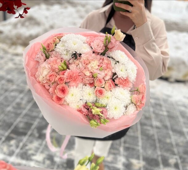 Букет цветов Большой букет с гортензией, эустомой и кустовой розой🩷 за 12100₽ с доставкой в Москве от ЭрнстБукет на Flawery