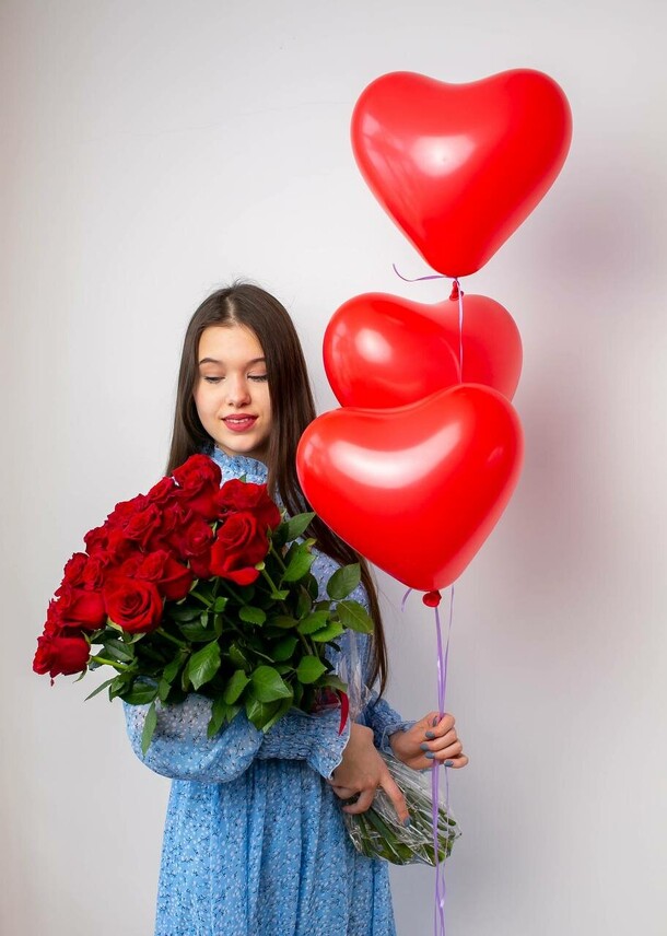 Букет цветов 15 роз + 3 сердца за 10395₽ с доставкой в Москве от Цветов.Ру на Flawery