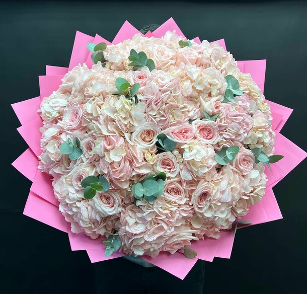 Красивый авторский букет с розами pink ohara, артикул F1377435 - 19500 рублей, доставка по городу. Flawery - доставка цветов