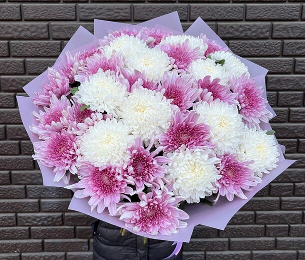 Букет цветов Большой букет с белой и розовой хризантемой за 15800₽ с доставкой в Москве от Costa Flowers на Flawery
