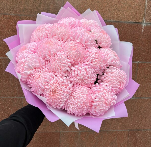 Букет с розовой хризантемой 19 шт за 11700₽ с доставкой в Москве от Costa Flowers на Flawery