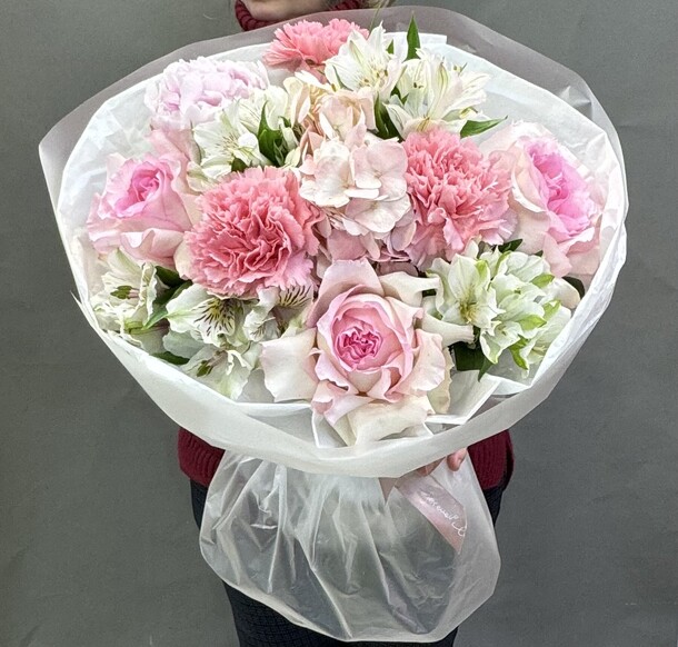 Букет цветов Ярче звезд за 7200₽ с доставкой в Москве от Gri Flowers на Flawery