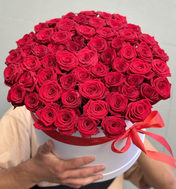 Букет цветов 51 красная роза в коробке за 13791₽ с доставкой в Москве от Red Rose на Flawery