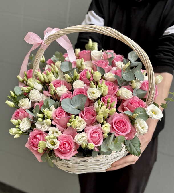 Букет цветов Корзина из нежных цветов за 11182₽ с доставкой в Москве от Red Rose на Flawery