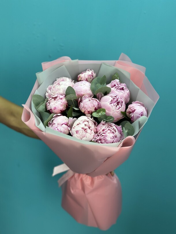 Букет из 11 пионов за 8250₽ с доставкой в Москве от Red Rose на Flawery