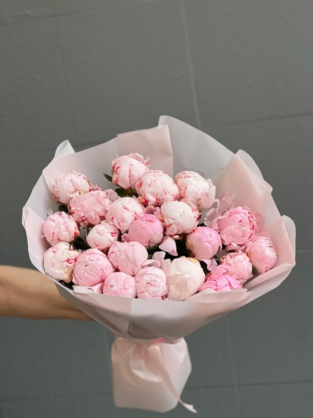 Букет цветов 21 розовый пион за 16734₽ с доставкой в Москве от Red Rose на Flawery