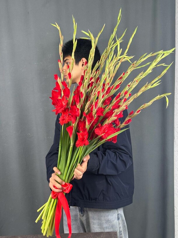 Букет цветов Красные гладиолусы за 9392₽ с доставкой в Москве от Red Rose на Flawery