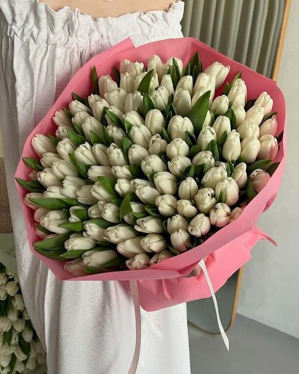 Букет из 101 белого тюльпана за 29649₽ с доставкой в Москве от Red Rose на Flawery