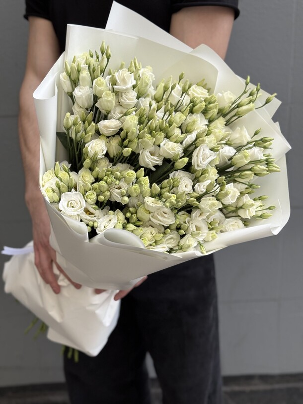 Букет из белых лизиантусов (эустомы) за 13900₽ с доставкой в Москве от Red Rose на Flawery