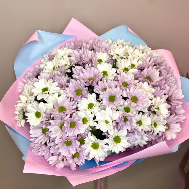 Букет цветов Радужные ромашки за 9766₽ с доставкой в Москве от VAZA на Flawery