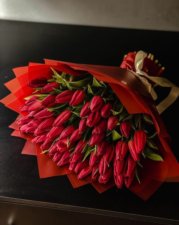 Букет цветов Тюльпаны 🌷 за 29281₽ с доставкой в Москве от ROZADAR на Flawery