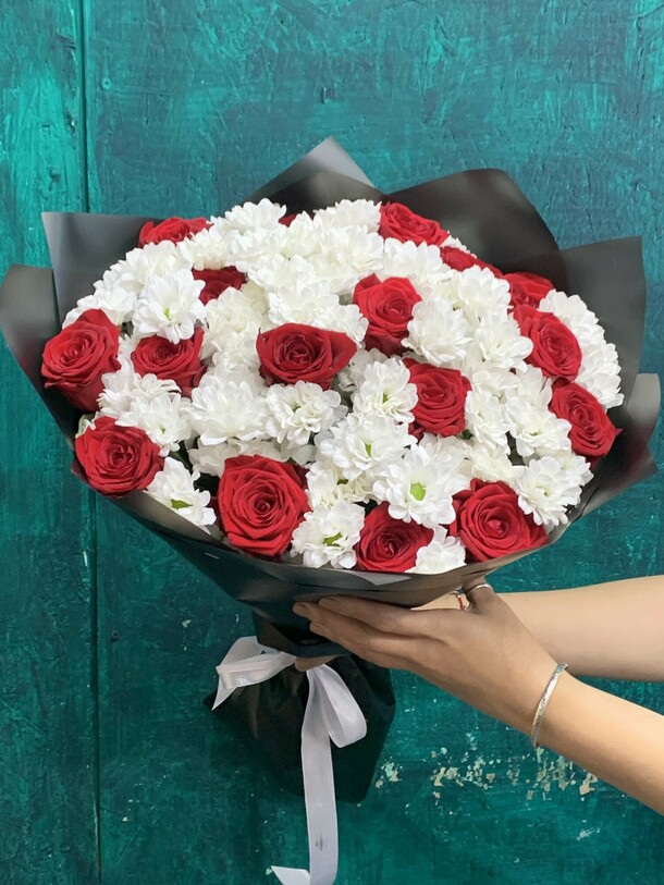 Ромашка с розами, артикул F1299159 - 9340 рублей, доставка по городу. Flawery - доставка цветов