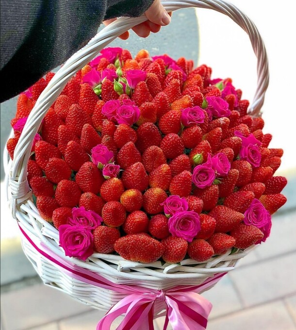 Букет цветов Вкусняшка❤ за 28988₽ с доставкой в Москве от ROZADAR на Flawery