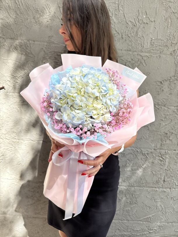 Букет с гортензией за 1850₽ с доставкой в Москве от Floral kitchen на Flawery