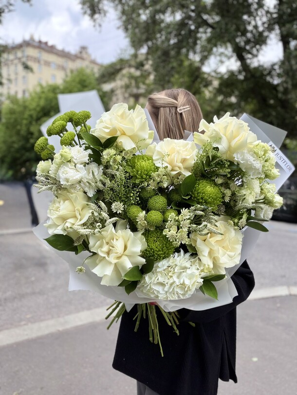 Букет цветов Цветы в саду за 9555₽ с доставкой в Москве от JustFlor на Flawery