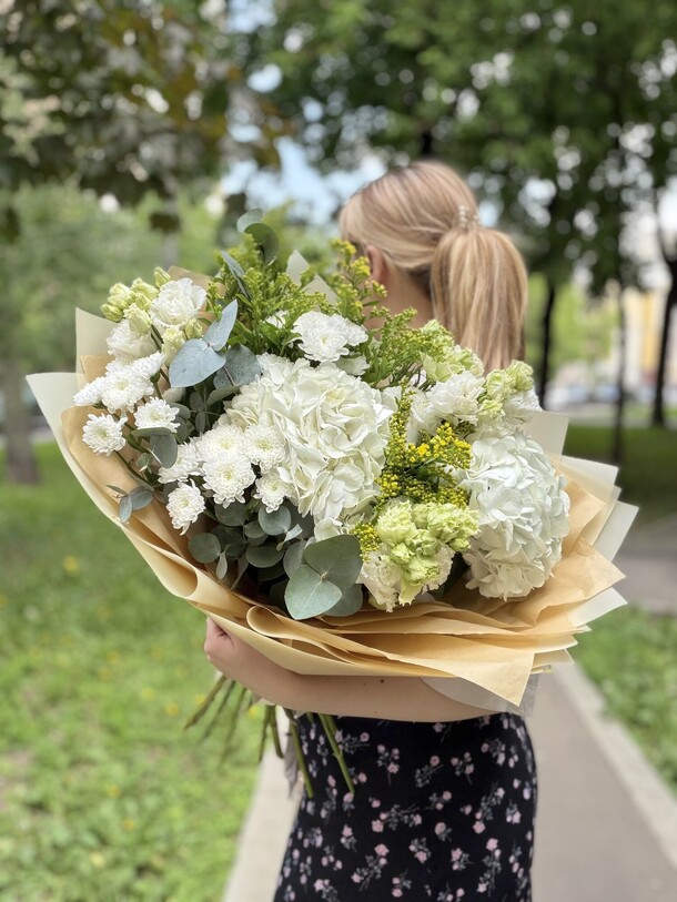 Букет цветов Полевой букет за 5683₽ с доставкой в Москве от JustFlor на Flawery