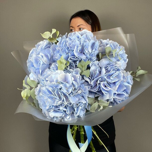 Букет цветов Черничный дайкири💙 за 5600₽ с доставкой в Москве от Flora.Laboratory на Flawery
