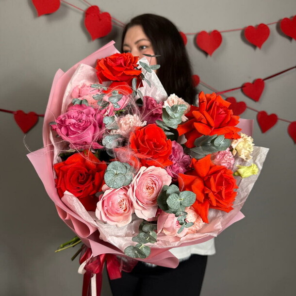 Букет цветов Amore 😻 за 7990₽ с доставкой в Москве от Flora.Laboratory на Flawery