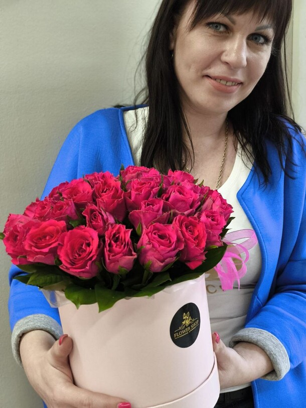 Букет цветов Розы в шляпной коробке за 5500₽ с доставкой в Москве от FLOWER SHOP на Flawery