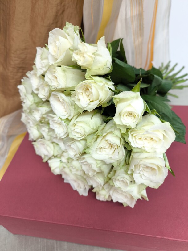 Букет цветов Роза белая 35 шт за 5100₽ с доставкой в Москве от FLOWER SHOP на Flawery