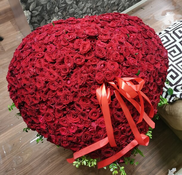 Букет цветов 1001 роза за 904781₽ с доставкой в Москве от PION FLOWERS на Flawery