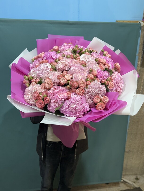 Букет цветов Авторский букет за 17000₽ с доставкой в Москве от PION FLOWERS на Flawery