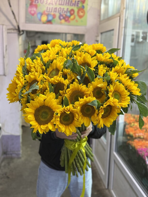 Букет цветов Подсолнухи за 16700₽ с доставкой в Реутове от PION FLOWERS на Flawery
