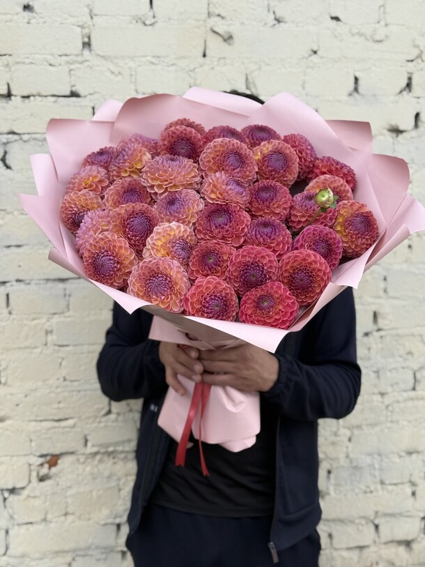 Букет цветов Георгина за 14250₽ с доставкой в Реутове от PION FLOWERS на Flawery
