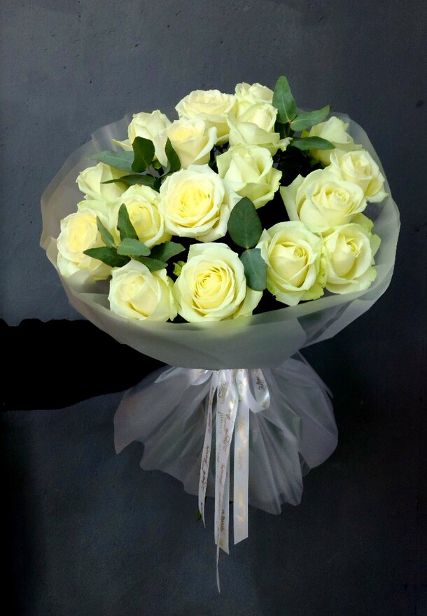 Букет цветов Белые розы за 5206₽ с доставкой в Кисловодске от Liana Flowers на Flawery