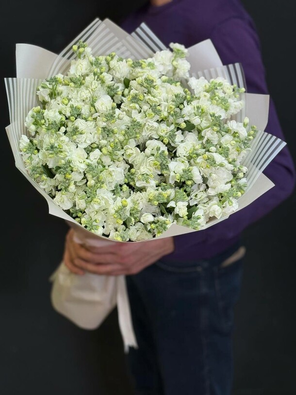 Букет из маттиолы за 12490₽ с доставкой в Москве от Florealmoscow на Flawery