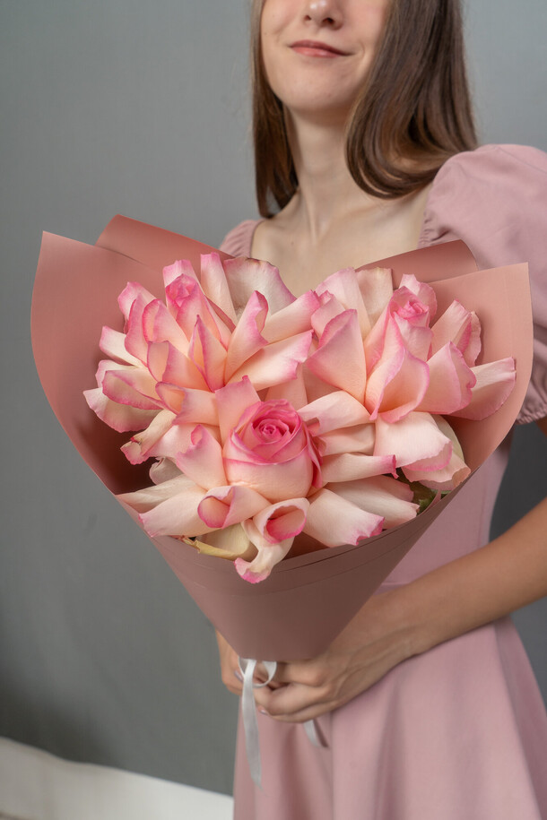 Букет из французских роз за 3649₽ с доставкой в Агалатово от Atelier Flora на Flawery