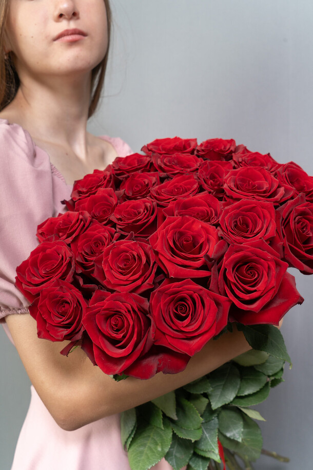 Букет из premium  роз 25 штук за 7974₽ с доставкой в Москве от Atelier Flora на Flawery
