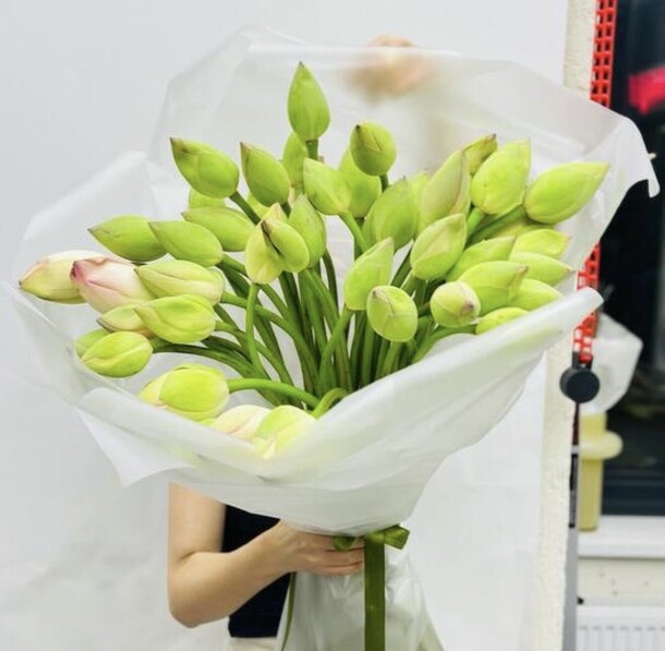 Букет цветов Лотос букет 51 шт за 35600₽ с доставкой в Москве от Romantic Flowers на Flawery