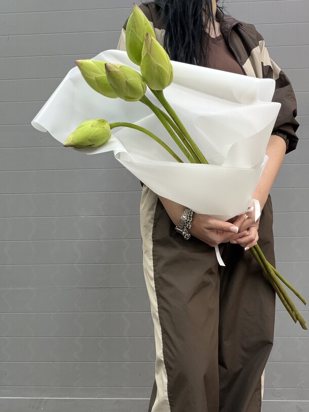 Букет цветов Лотос букет 5 шт за 4590₽ с доставкой в Москве от Romantic Flowers на Flawery