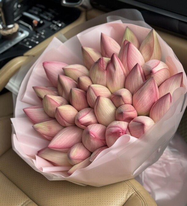 Букет цветов Лотос букет 39 шт за 22490₽ с доставкой в Москве от Romantic Flowers на Flawery
