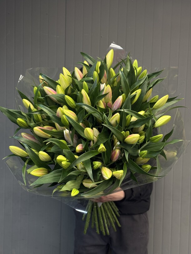 Букет цветов Ароматные лилии за 35950₽ с доставкой в Москве от FLOWERS.ME на Flawery