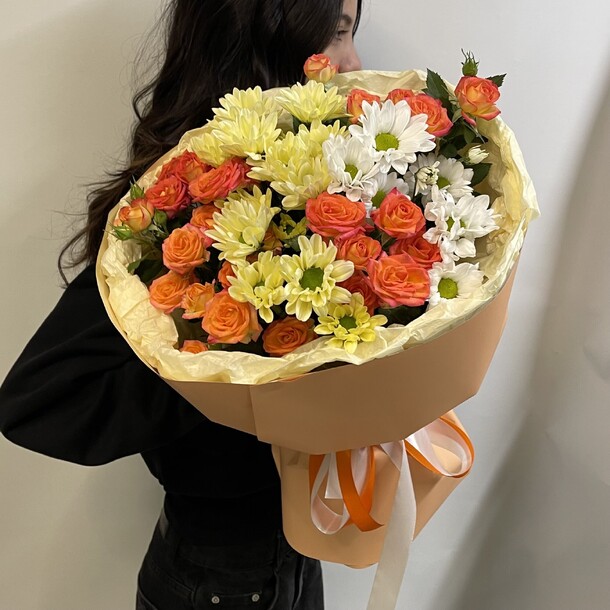 Букет цветов «шелковый букет» за 4350₽ с доставкой в Москве от Цветочек в горшочек на Flawery