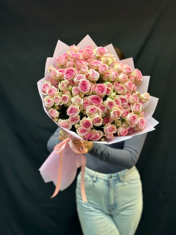 Букет цветов Кустовые розы 😍 за 21438₽ с доставкой в Москве от AYANA FLOWERS на Flawery