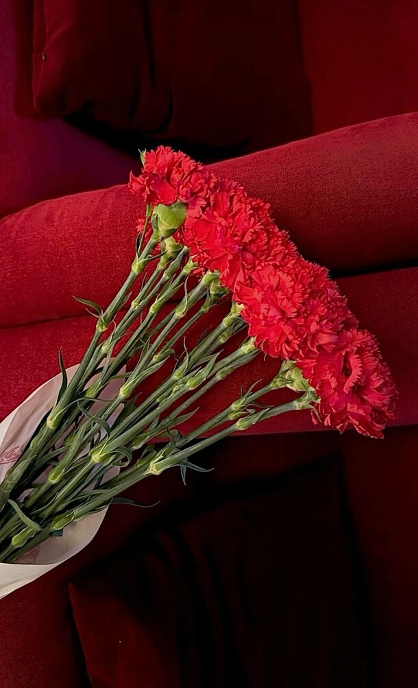 Букет цветов 9-мая 😍 за 8254₽ с доставкой в Москве от AYANA FLOWERS на Flawery