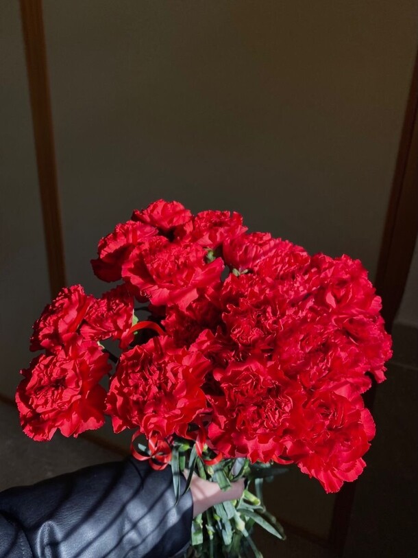 Букет для 9-мая 😍 за 4659₽ с доставкой в Москве от AYANA FLOWERS на Flawery