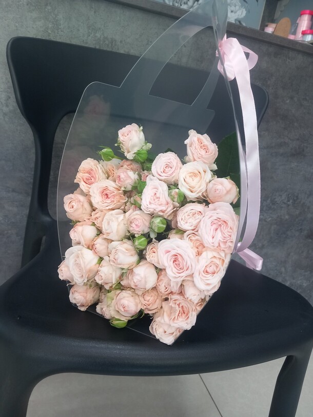 Букет цветов Роза кустовая за 4000₽ с доставкой в Москве от Nellys-flower на Flawery