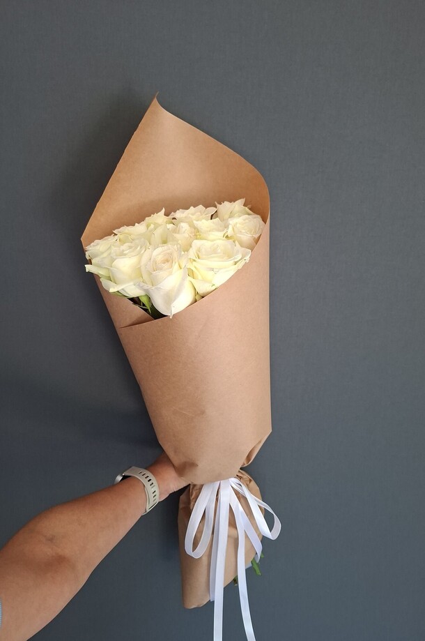 Букет цветов Белые розы за 2300₽ с доставкой в Москве от Nellys-flower на Flawery