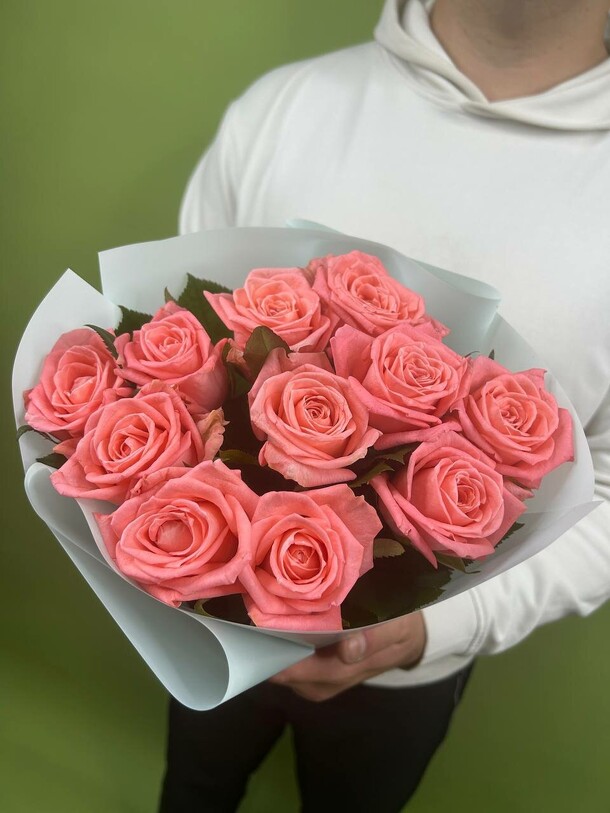 Букет из 11 коралловых роз за 3073₽ с доставкой в Москве от Flower4U на Flawery