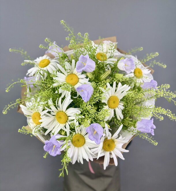 Букет из полевых цветов за 5500₽ с доставкой в Москве от Flower4U на Flawery